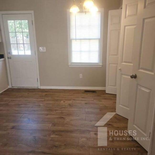 Building Photo - 403 Fairdale Dr