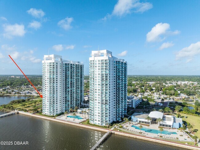 Building Photo - 231 Riverside Dr