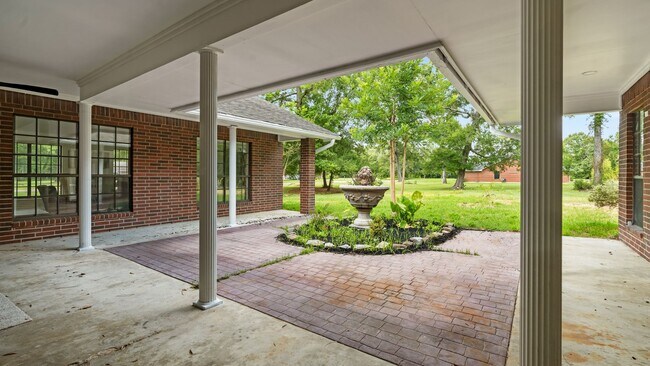 Building Photo - 10 Autumn Oaks Dr