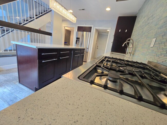 Building Photo - Amenities abound! Spacious, 2-bed & 2.5-ba...