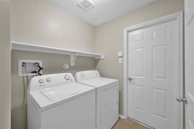 Building Photo - 18479 Sunrise Pines Dr