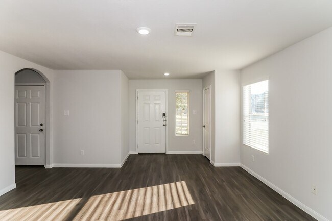 Building Photo - 2519 Montecito Ln