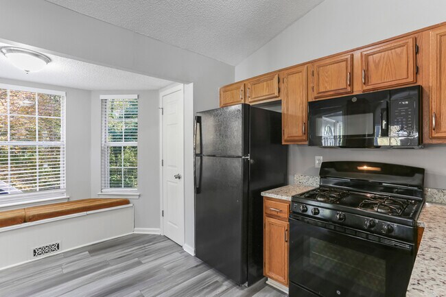 Building Photo - 7380 Hunters Ridge Dr