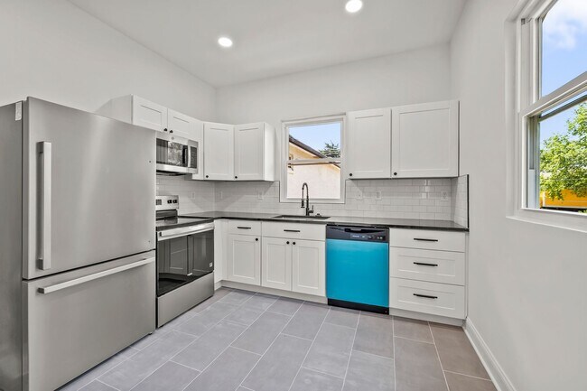 Primary Photo - 512 Granville Dr SW