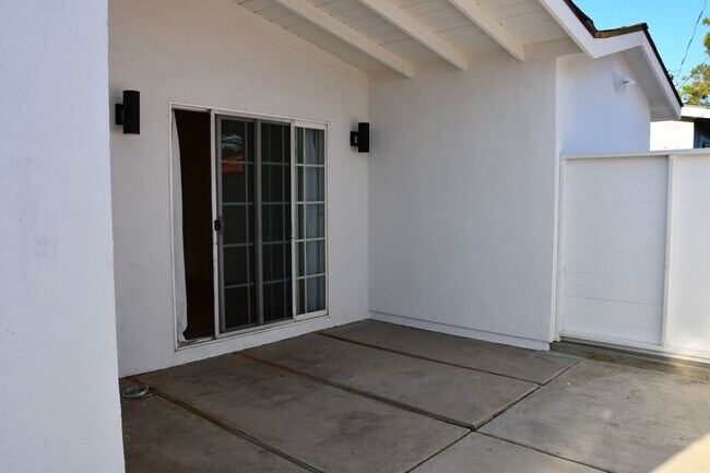 Building Photo - Parker (388) North