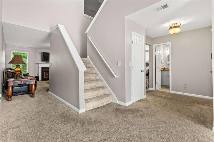 Building Photo - 7155 Laurel Creek Dr