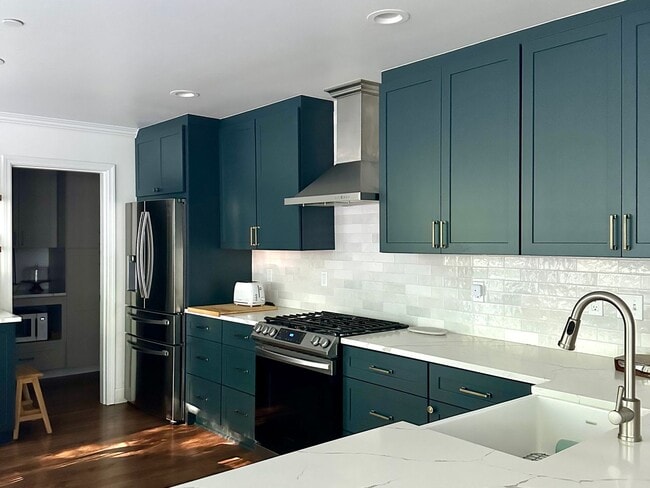 Building Photo - Beautiful upgrated 4 bedroom DuPont home w...