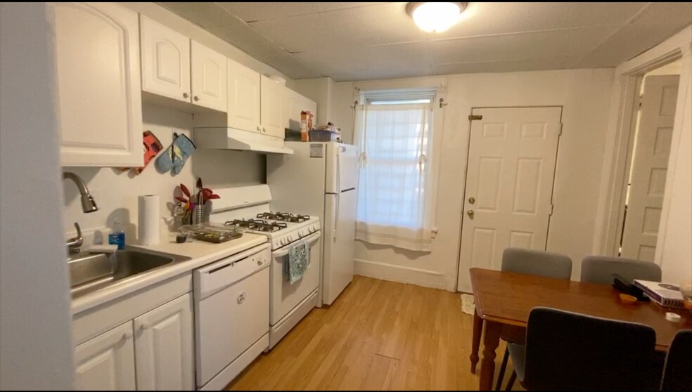 Building Photo - 218 N Craig St