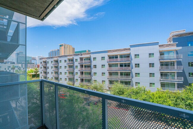 Building Photo - 333 E Roosevelt St