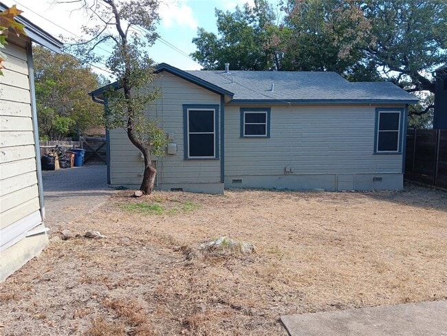 Building Photo - 2003 Montclaire St