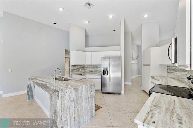 Building Photo - 10434 NW 6th Ct