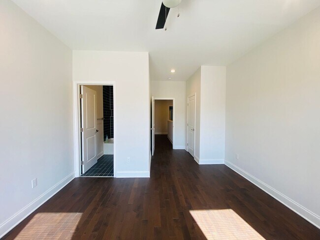 Building Photo - FOR RENT - 2BR/2.5BA Townhome
