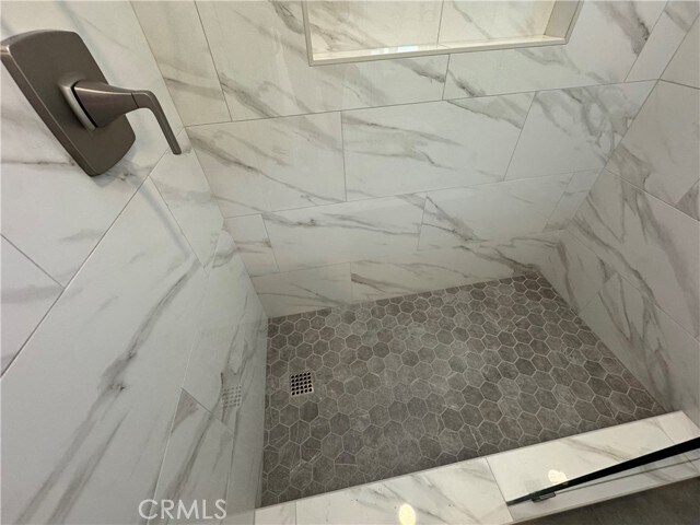 Building Photo - 9872 Kings Canyon Dr