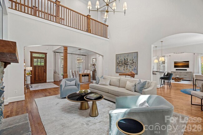 Building Photo - 3813 Lakeside Dr