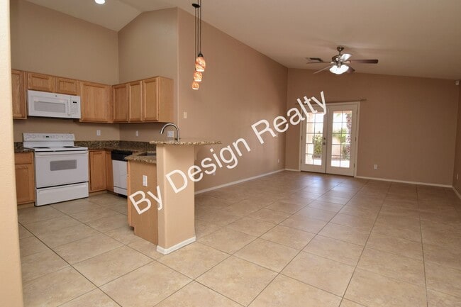 Building Photo - Corner Lot 3 Bed 2 Bath Home Near El Conquistador Golf