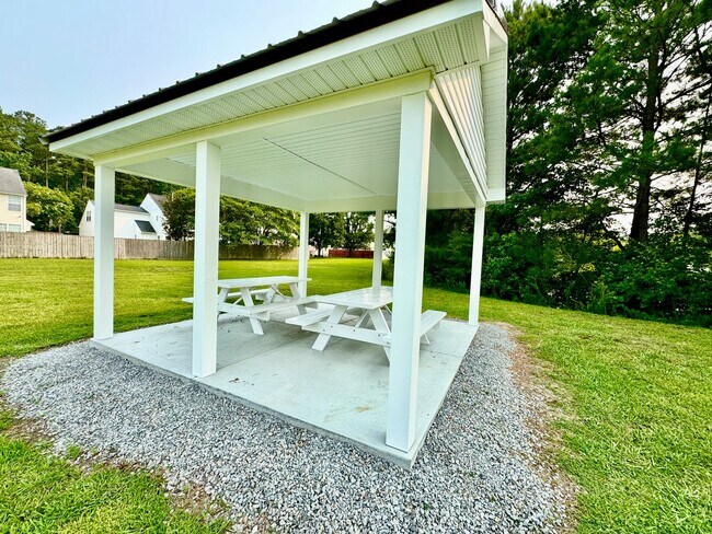 Building Photo - First-Time Rental! Available 08-07-26 - Fenced Yard, Pet Friendly, Attached 2-Car Garage!
