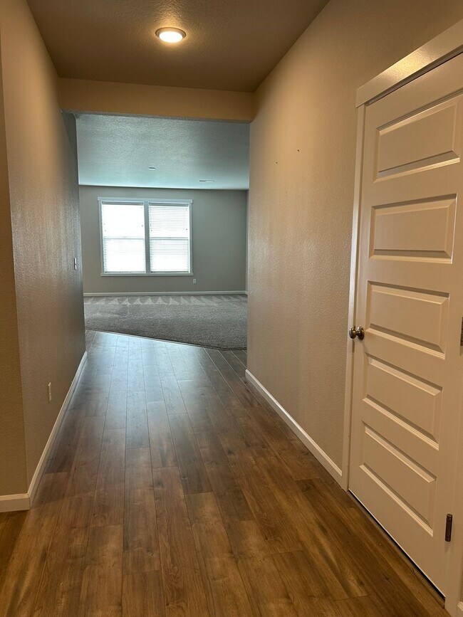 Building Photo - Charming 3-Bedroom, 2-Bath Home with Spaci...