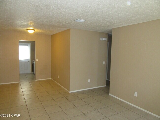 Building Photo - 1104 W 19th Ct