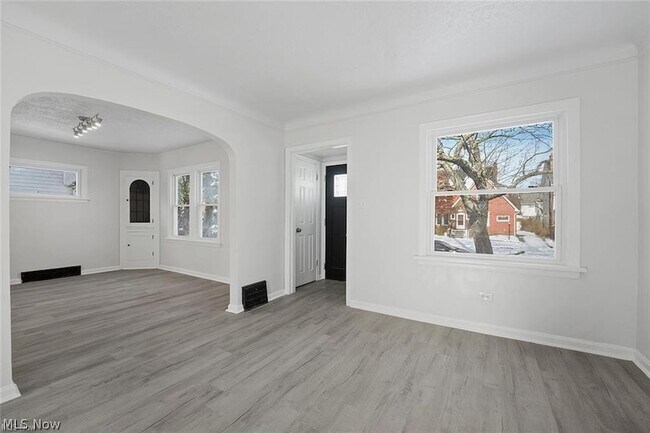 Building Photo - 3406 Henderson Rd