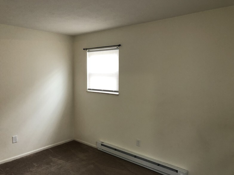 Bedroom 2 - 101 Colonial Oaks Dr