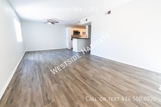 Building Photo - Gorgeous NEWLY RENOVATED apartment with a ...