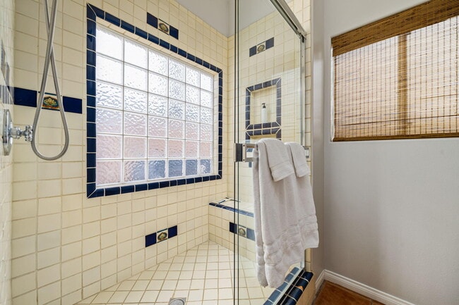 Building Photo - 53845 Avenida Alvarado