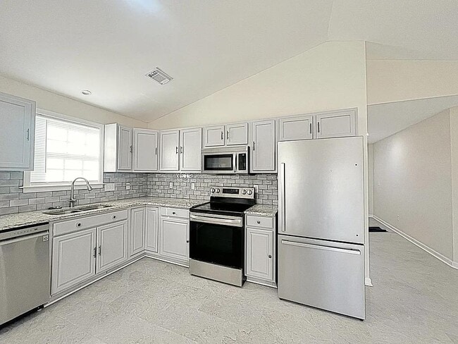 Building Photo - 511 Climbing Rose Ct