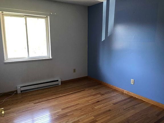 Building Photo - "Charming 3-Bed Oasis with Granite Touches...