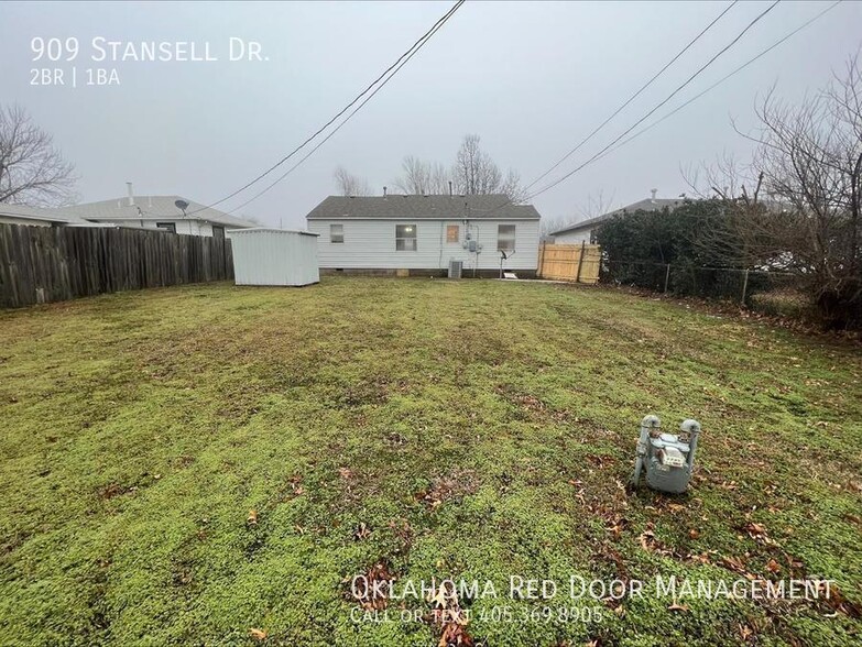 Building Photo - 909 Stansell Dr