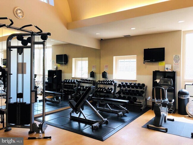 Building Photo - 3903 Penderview Dr