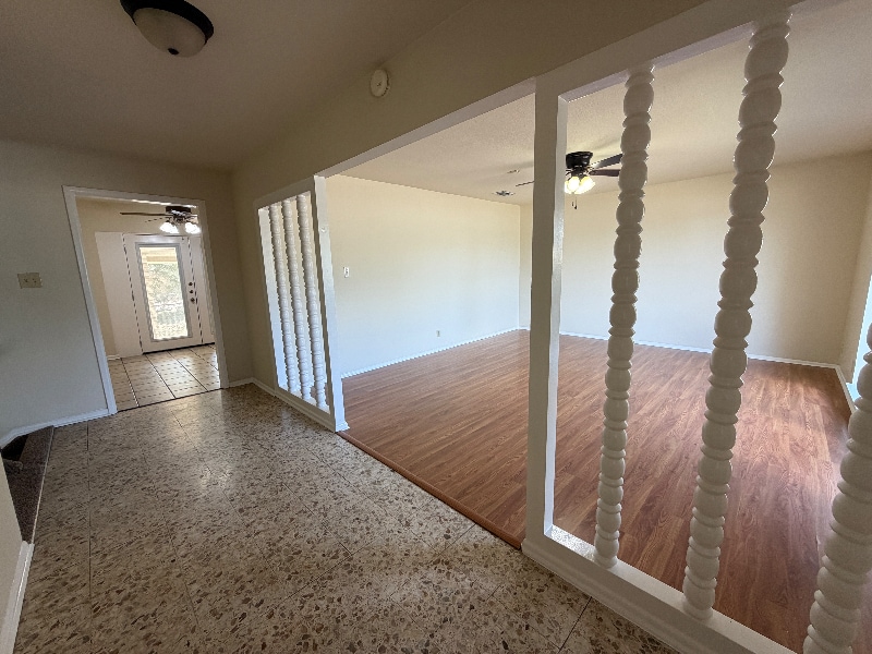 Building Photo - 1236 E Live Oak Rd