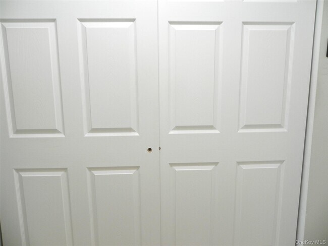 Building Photo - 1 Consulate Dr