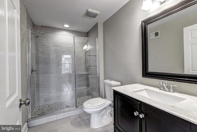 Building Photo - 505 S Lakewood Ave