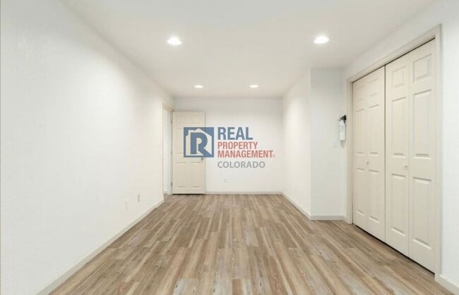 Building Photo - 10010 Irving St