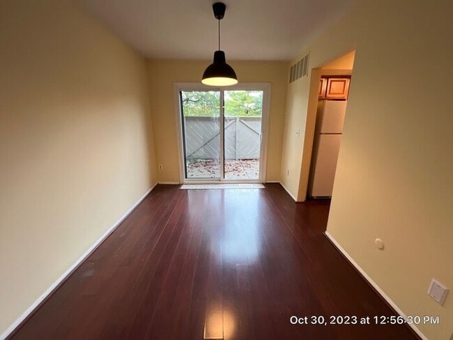 Building Photo - Olentangy Condominiums 2 Bedroom