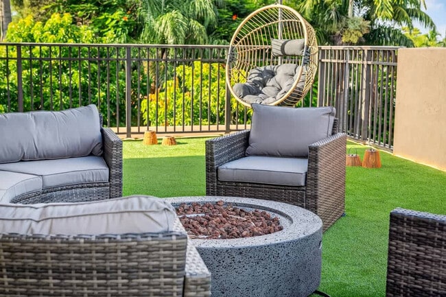 Building Photo - 1705 NE 11th St