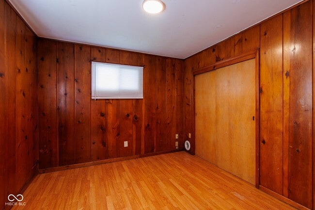 Building Photo - 1102 N Somerset Ave