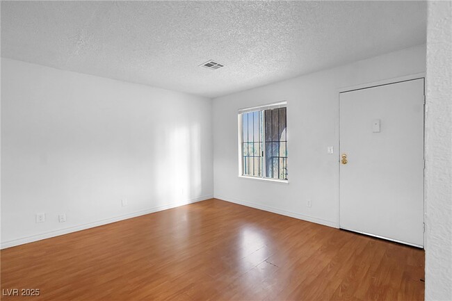 Building Photo - 4768 W Sand Creek Ave