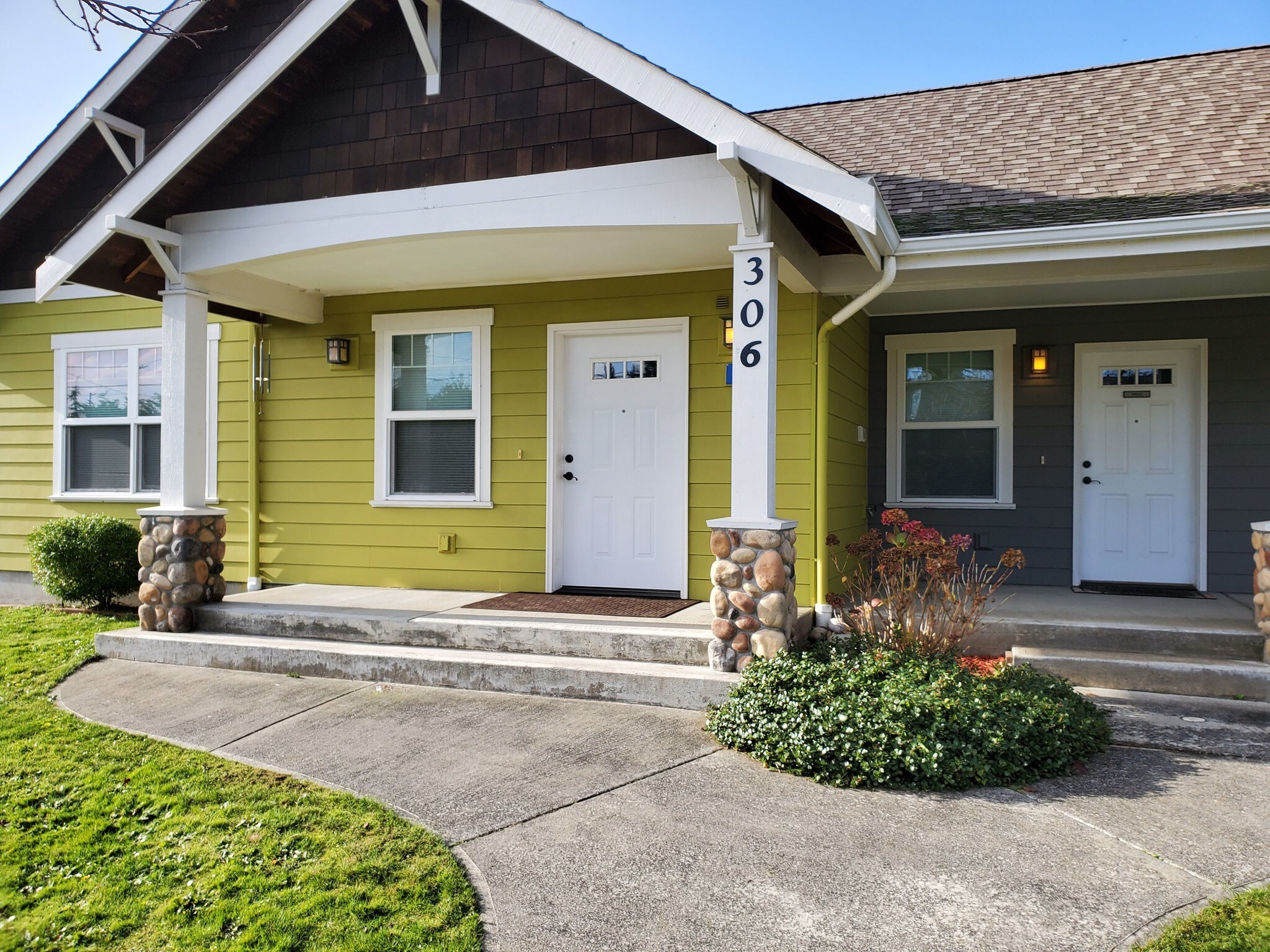 Building Photo - 306 S Main St