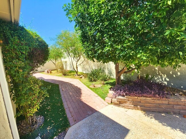 Building Photo - 3343 N Glen Creek Dr