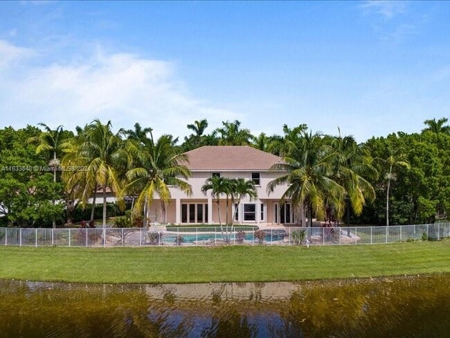 Building Photo - 926 Marina Dr