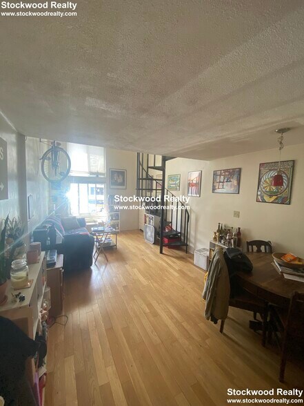 Building Photo - 382 Dorchester St