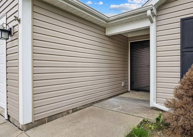 Building Photo - 3185 Fleming Dr