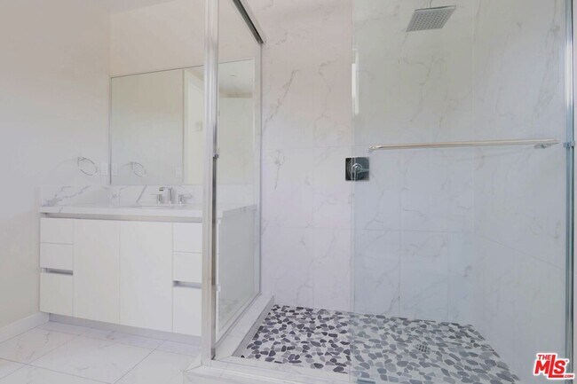 Building Photo - 5832 Tujunga Ave