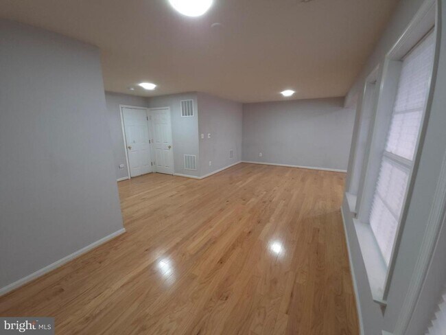 Building Photo - 20387 Fallsway Terrace