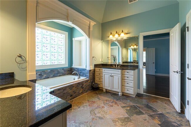 Building Photo - 2360 Manor Creek Ct