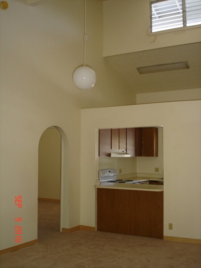 Building Photo - $3,000 / 2-BR / 2-BATH Townhouse with 1 pa...