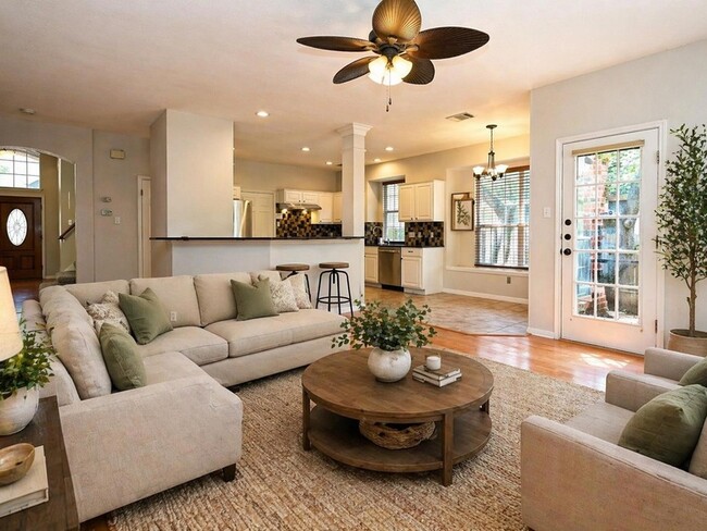 Building Photo - 11017 Rio Vista Dr