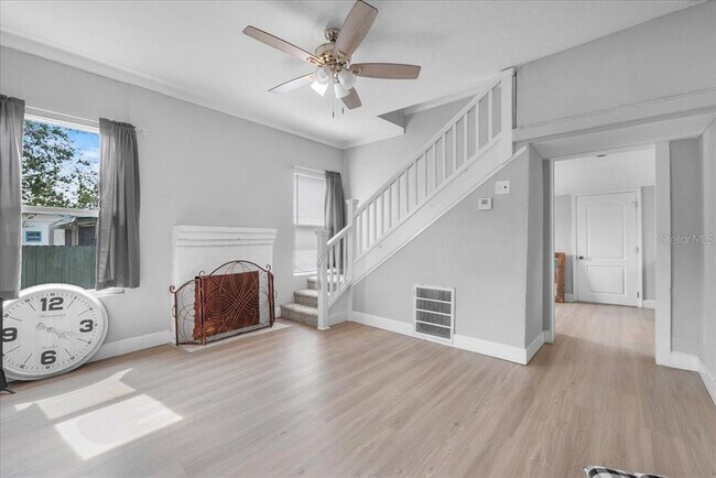 Building Photo - 208 Weaver Ave