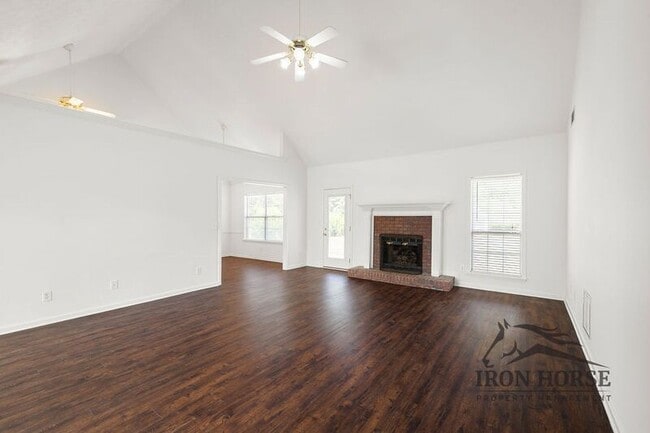 Building Photo - 379 Beech Hollow Trail SW